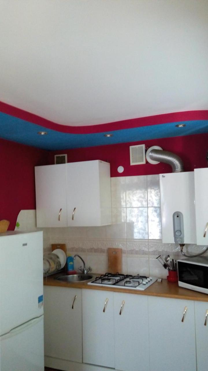 Apartamento "Центр Ж/Д" Rivne Exterior foto